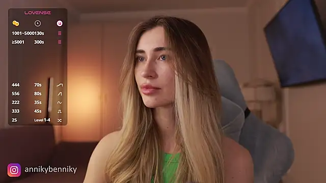 Coconutkittyy online show from 03-22-25, 06:47