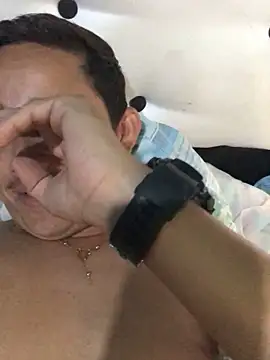 isacalejandroo online show from 02-05-25, 01:00