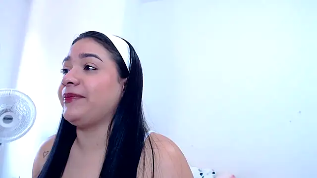Snapshot of SaraBlosson chatting on 09-10-25, 01:11 SaraBlosson online show from 09-10-25, 01:11