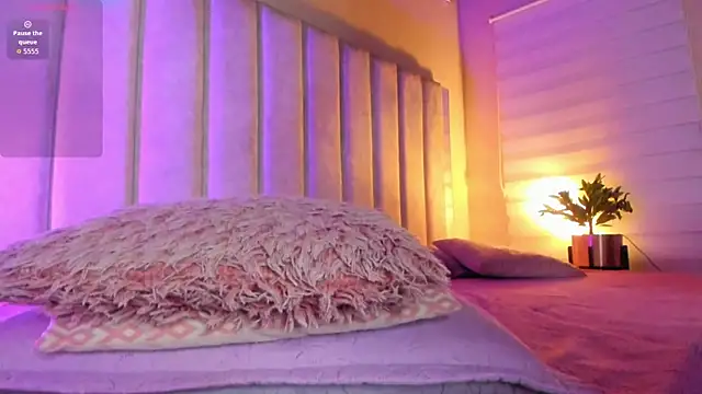 Snapshot of lil_hanna18 chatting on 10-15-25, 10:04 lil hanna18 online show from 10-15-25, 10:04