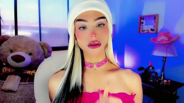 Snapshot of dollswit01 chatting on 01-22-25, 07:13 dollswit01 online show from 01-22-25, 07:13