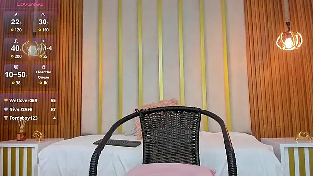 Snapshot of love_mommy chatting on 01-28-25, 11:07 love mommy online show from 01-28-25, 11:07