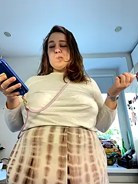 SuzieMurray online show from 09-25-25, 10:19