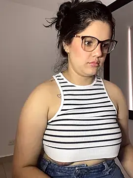 Snapshot of kimberlyhills1 chatting on 10-20-25, 07:58 kimberlyhills1 online show from 10-20-25, 07:58