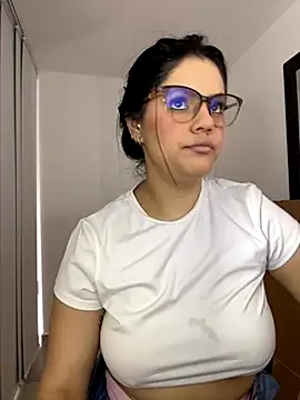 Snapshot of kimberlyhills1 chatting on 11-14-25, 07:34 kimberlyhills1 online show from 11-14-25, 07:34