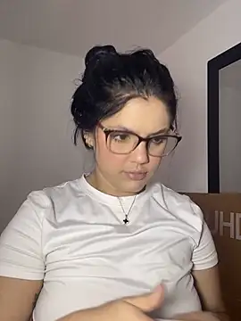 Snapshot of kimberlyhills1 chatting on 11-24-25, 08:19 kimberlyhills1 online show from 11-24-25, 08:19