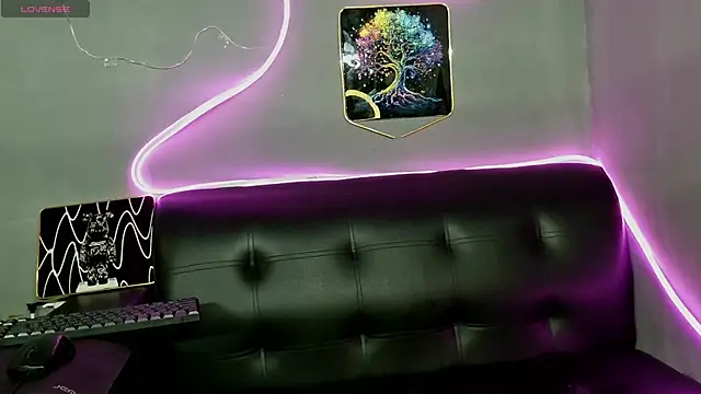 Snapshot of Laurentdupont04 chatting on 05-30-26, 01:52 Laurentdupont04 online show from 05-30-26, 01:52
