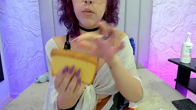 Snapshot of AlexaFoxy18 chatting on 04-23-26, 06:14 AlexaFoxy18 online show from 04-23-26, 06:14