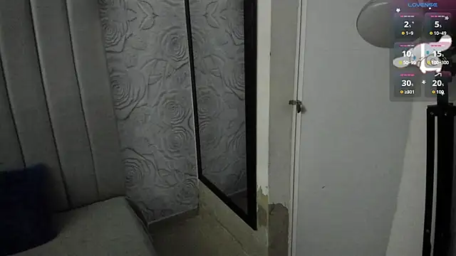 Snapshot of AlexaFoxy18 chatting on 06-11-26, 02:37 AlexaFoxy18 online show from 06-11-26, 02:37