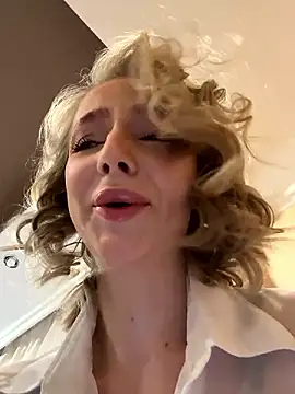 Snapshot of CaseyStar chatting on 12-03-24, 08:05 CaseyStar online show from 12-03-24, 08:05