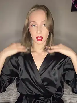 Snapshot of CaseyStar chatting on 12-17-24, 11:39 CaseyStar online show from 12-17-24, 11:39