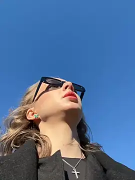 Snapshot of CaseyStar chatting on 01-10-25, 10:17 CaseyStar online show from 01-10-25, 10:17