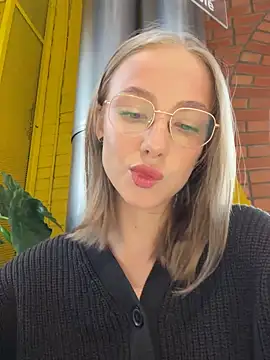 Snapshot of CaseyStar chatting on 01-18-25, 09:13 CaseyStar online show from 01-18-25, 09:13