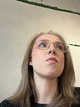 Snapshot of CaseyStar chatting on 02-06-25, 09:43 CaseyStar online show from 02-06-25, 09:43