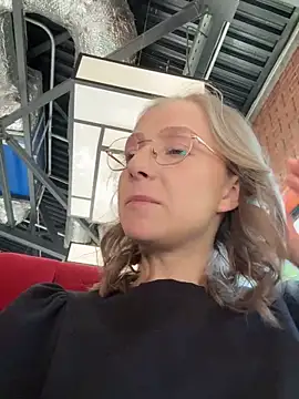 Snapshot of CaseyStar chatting on 02-08-25, 09:35 CaseyStar online show from 02-08-25, 09:35