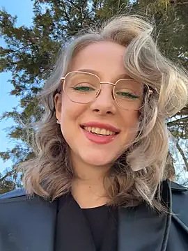 Snapshot of CaseyStar chatting on 03-08-25, 09:28 CaseyStar online show from 03-08-25, 09:28