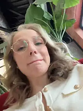 Snapshot of CaseyStar chatting on 03-20-25, 09:48 CaseyStar online show from 03-20-25, 09:48