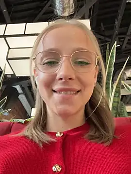 Snapshot of CaseyStar chatting on 03-22-25, 09:34 CaseyStar online show from 03-22-25, 09:34