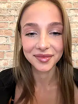 Snapshot of CaseyStar chatting on 10-24-25, 02:13 CaseyStar online show from 10-24-25, 02:13