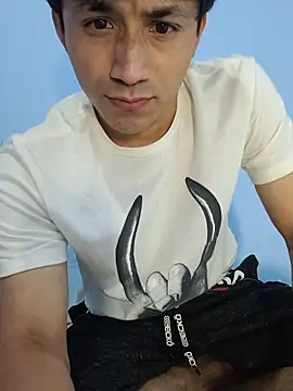 Snapshot of charlesss19 chatting on 11-03-25, 05:14 charlesss19 online show from 11-03-25, 05:14