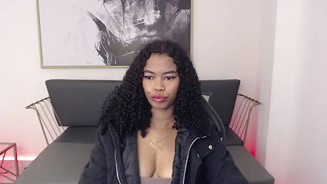 Snapshot of Shenna_brunette_ chatting on 12-26-24, 01:10 Shenna brunette online show from 12-26-24, 01:10