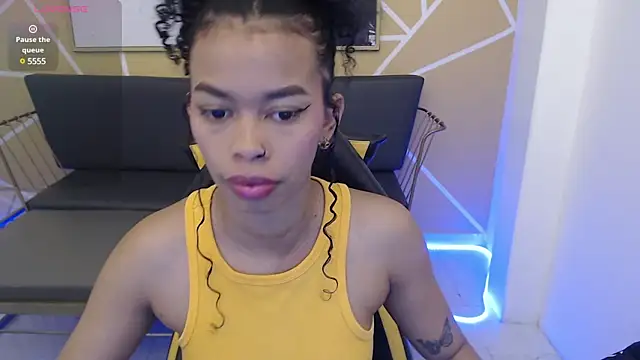 Snapshot of Shenna_brunette_ chatting on 03-12-25, 01:08 Shenna brunette online show from 03-12-25, 01:08