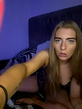 Summer Paige online show from 12-14-25, 04:18