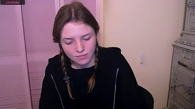 Snapshot of MissOliviaa_ chatting on 12-21-24, 03:20 MissOliviaa online show from 12-21-24, 03:20