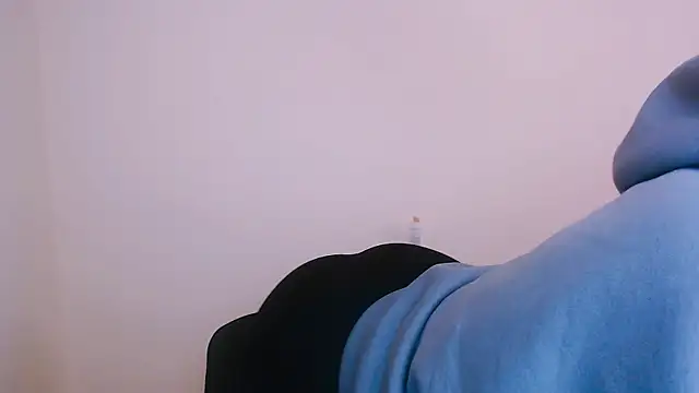 Snapshot of MissOliviaa_ chatting on 01-15-25, 08:41 MissOliviaa online show from 01-15-25, 08:41