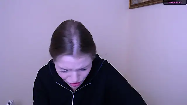 Snapshot of MissOliviaa_ chatting on 01-18-25, 07:28 MissOliviaa online show from 01-18-25, 07:28