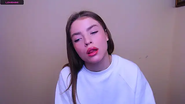 Snapshot of MissOliviaa_ chatting on 02-25-25, 11:08 MissOliviaa online show from 02-25-25, 11:08