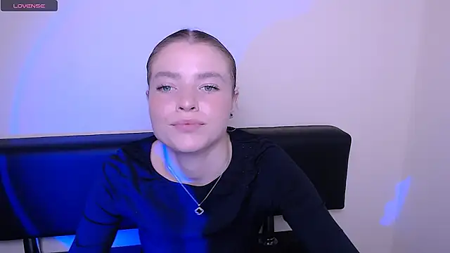 Snapshot of MissOliviaa_ chatting on 10-28-25, 01:58 MissOliviaa online show from 10-28-25, 01:58