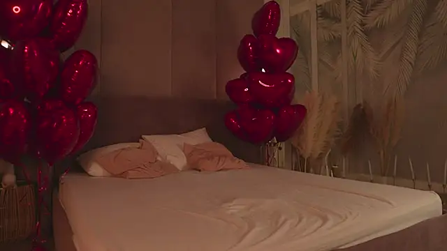 Smiley Mia online show from 02-13-26, 05:03