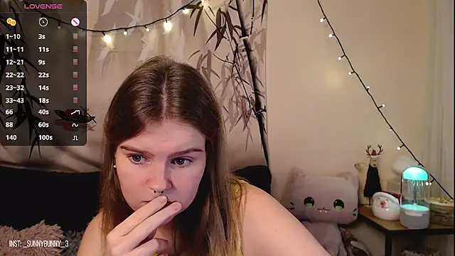 Snapshot of Moona_xx chatting on 12-17-24, 09:05 Moona xx online show from 12-17-24, 09:05