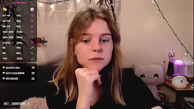 Snapshot of Moona_xx chatting on 12-27-24, 02:36 Moona xx online show from 12-27-24, 02:36