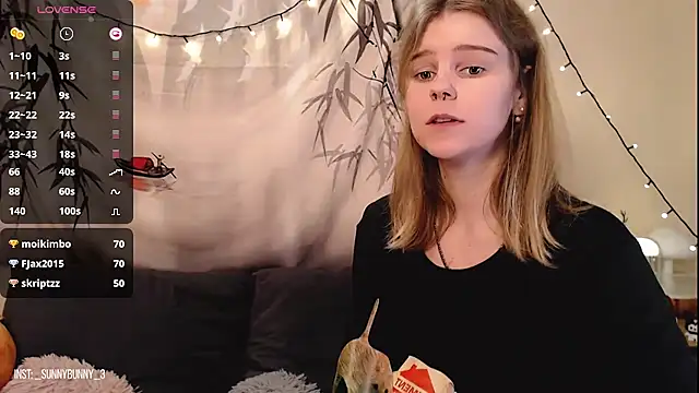 Snapshot of Moona_xx chatting on 12-27-24, 05:42 Moona xx online show from 12-27-24, 05:42