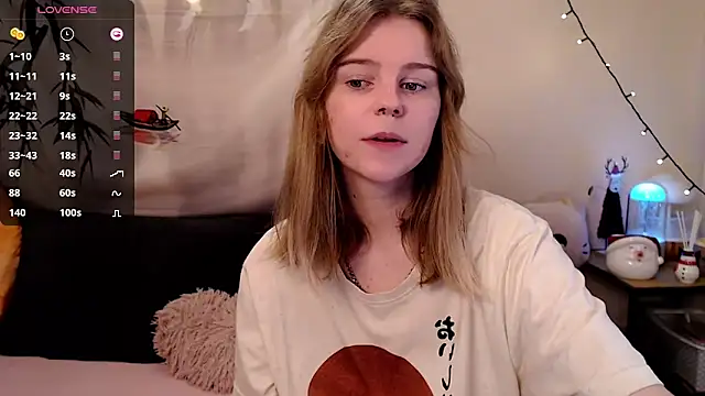 Snapshot of Moona_xx chatting on 12-27-24, 10:05 Moona xx online show from 12-27-24, 10:05