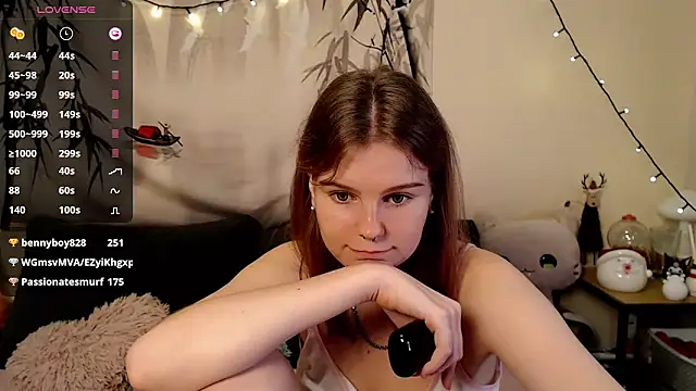 Snapshot of Moona_xx chatting on 01-04-25, 02:35 Moona xx online show from 01-04-25, 02:35