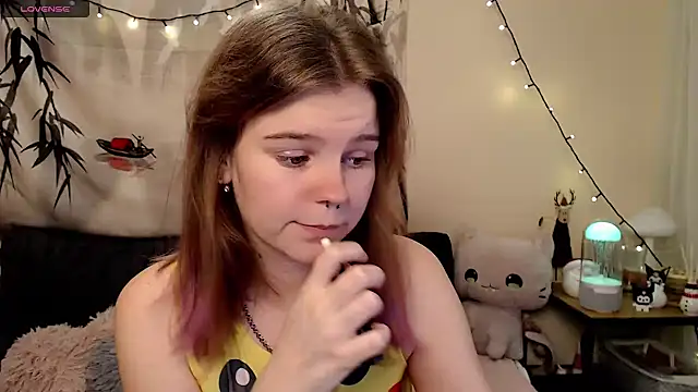 Snapshot of Moona_xx chatting on 01-07-25, 08:31 Moona xx online show from 01-07-25, 08:31