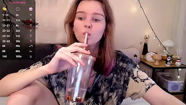 Snapshot of Moona_xx chatting on 01-11-25, 10:07 Moona xx online show from 01-11-25, 10:07