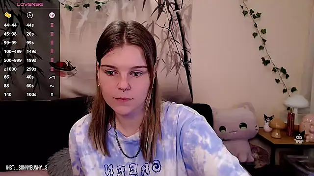 Snapshot of Moona_xx chatting on 03-08-25, 10:45 Moona xx online show from 03-08-25, 10:45