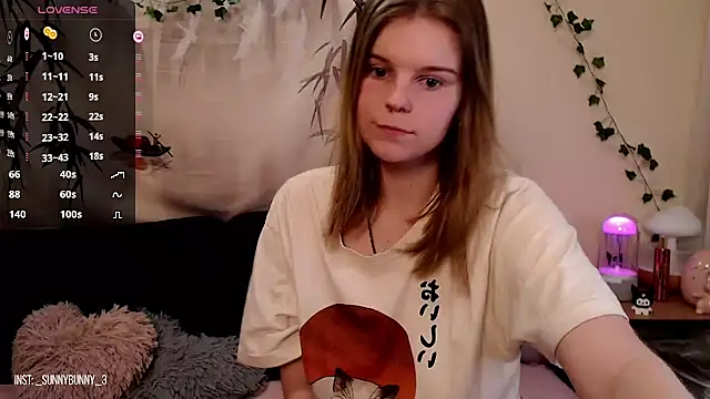 Snapshot of Moona_xx chatting on 03-10-25, 09:51 Moona xx online show from 03-10-25, 09:51