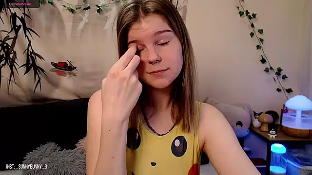 Snapshot of Moona_xx chatting on 03-16-25, 08:11 Moona xx online show from 03-16-25, 08:11