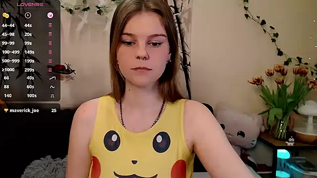 Snapshot of Moona_xx chatting on 03-22-25, 08:04 Moona xx online show from 03-22-25, 08:04