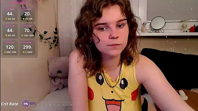 Snapshot of Moona_xx chatting on 10-26-25, 10:47 Moona xx online show from 10-26-25, 10:47