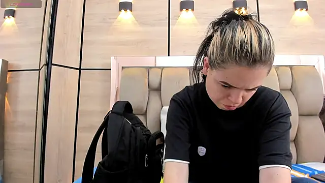 dorothy vegga online show from 12-19-25, 03:46