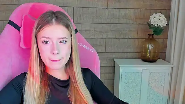 MilanaBalmain online show from 09-28-25, 04:07