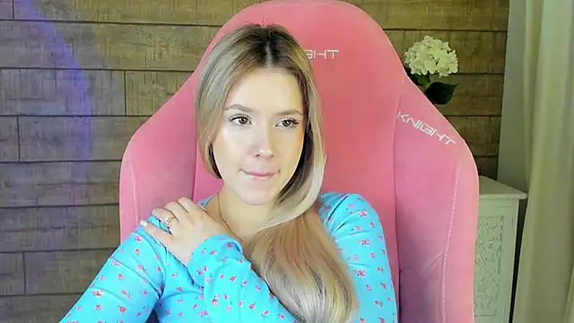 MilanaBalmain online show from 02-02-26, 04:33