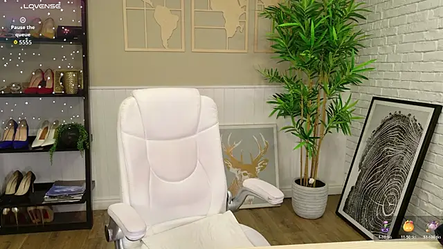 LadyLeea online show from 04-18-26, 04:49