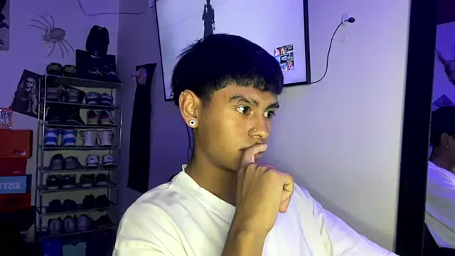 Snapshot of _Billowy_ chatting on 11-08-25, 10:41 Billowy online show from 11-08-25, 10:41